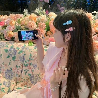 偷偷接吻